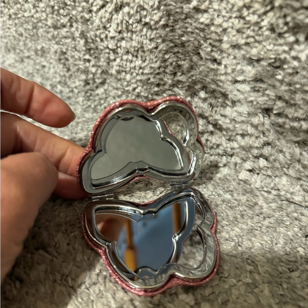Coach Glitter Butterfly
Compact Mirror - Picture 4 of 7